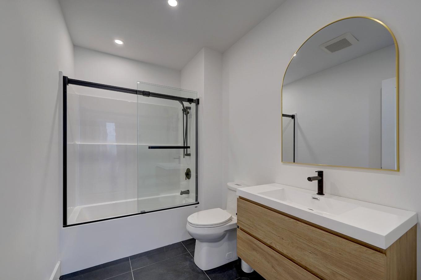 Salle de bains - 6770 Av. Christophe-Colomb, Montréal (Rosemont/La Petite-Patrie), QC - Indoor Photo Showing Bathroom