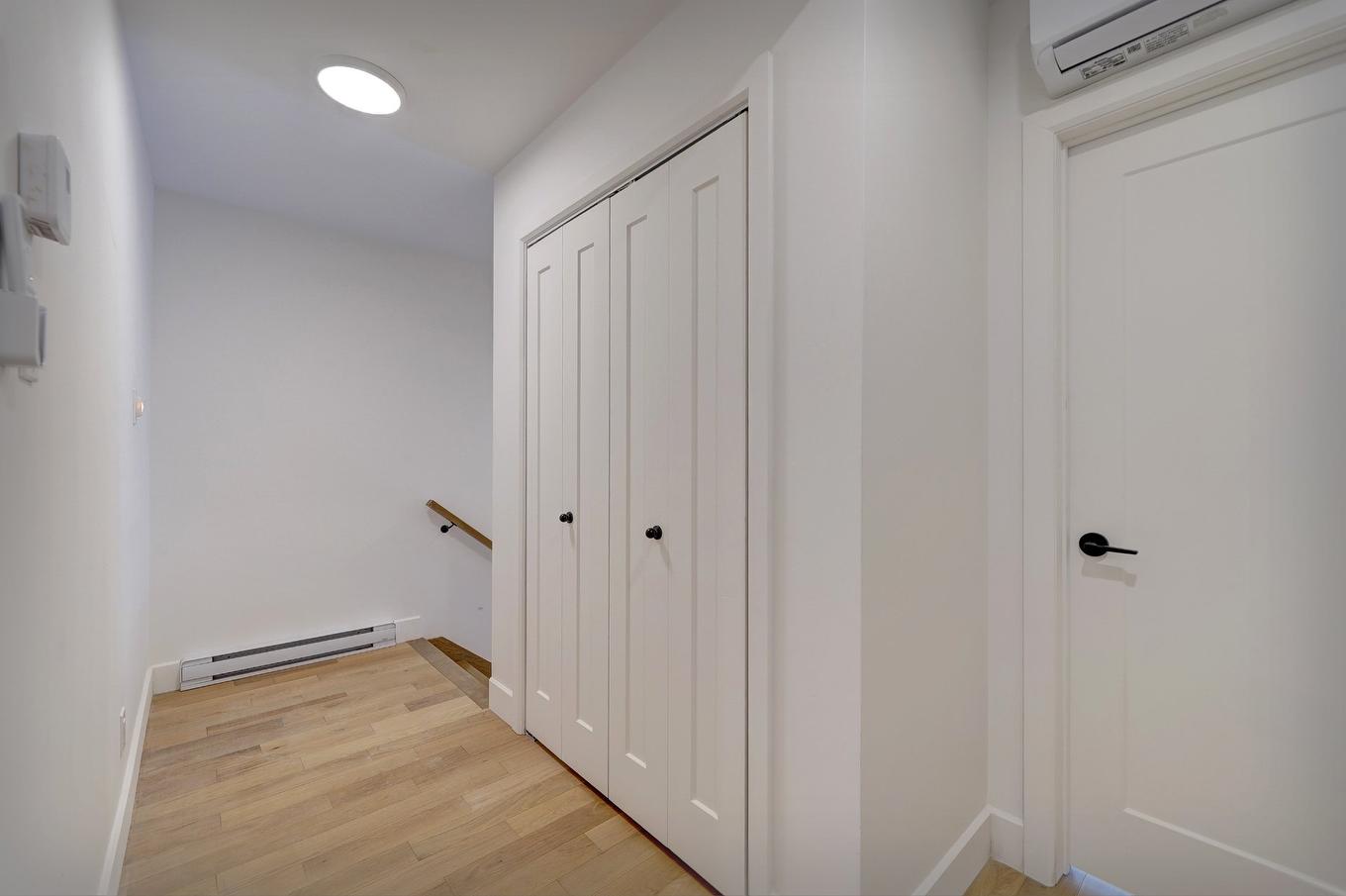 Hall d'entrée/Vestibule - 6770 Av. Christophe-Colomb, Montréal (Rosemont/La Petite-Patrie), QC - Indoor Photo Showing Other Room