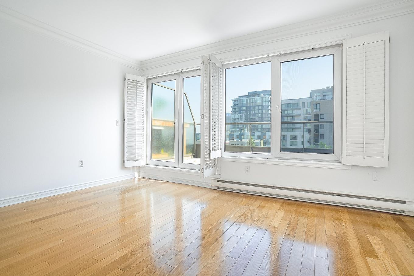 Dining room - 604-355 Rue Berri, Montréal (Ville-Marie), QC - Indoor Photo Showing Other Room