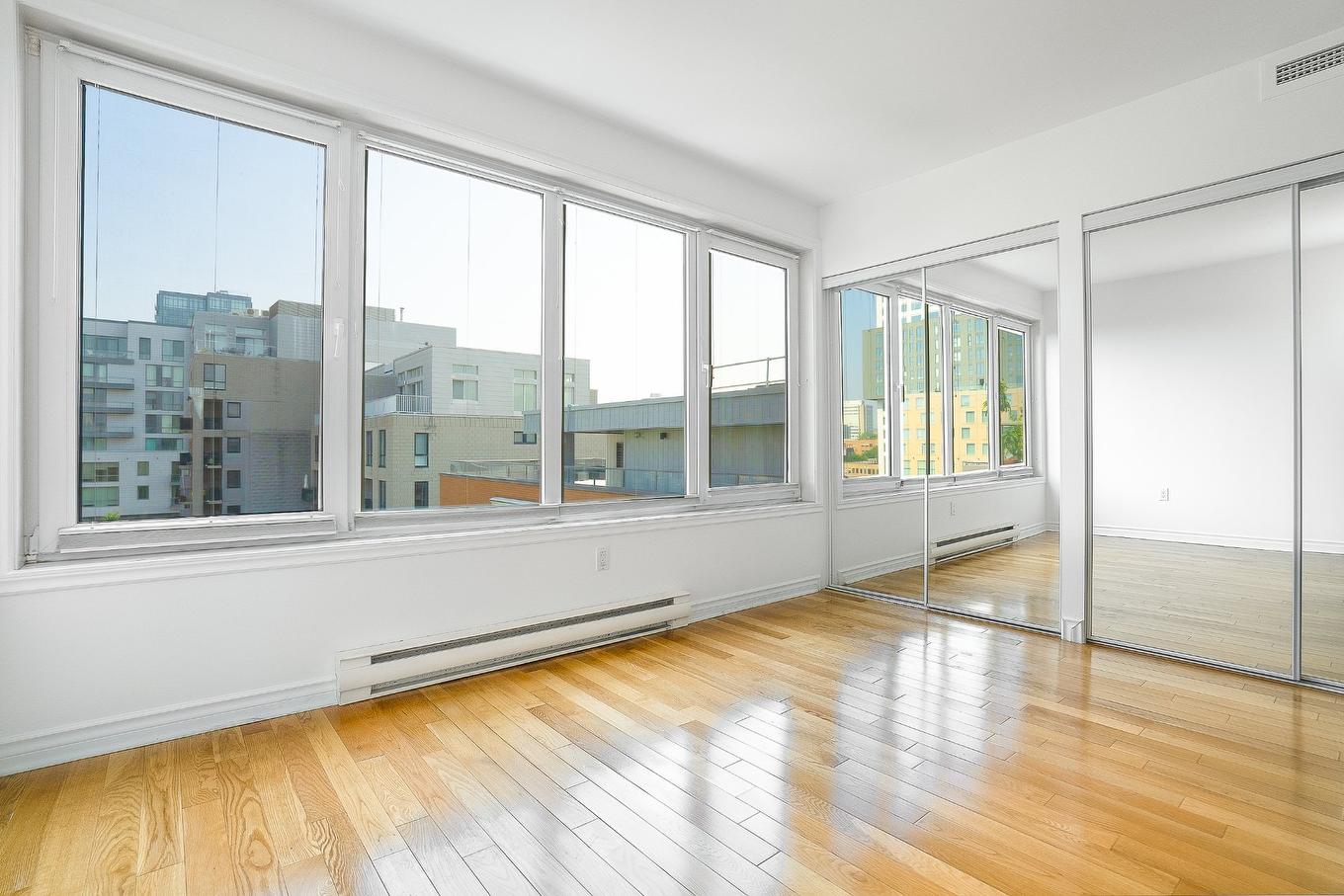 Bedroom - 604-355 Rue Berri, Montréal (Ville-Marie), QC - Indoor Photo Showing Other Room