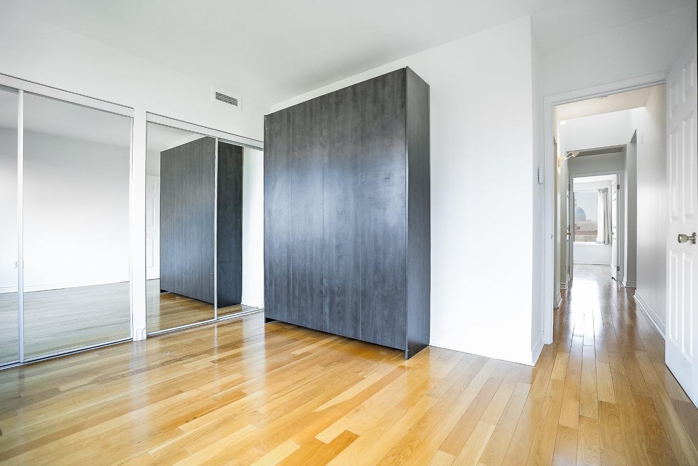 Bedroom - 604-355 Rue Berri, Montréal (Ville-Marie), QC - Indoor Photo Showing Other Room