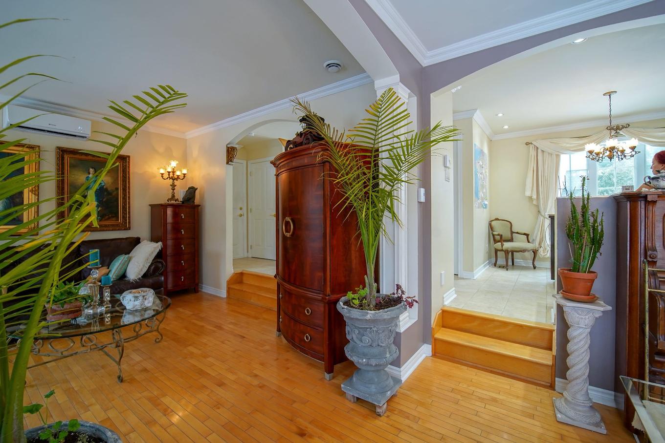 Salon - 10625 Boul. Des Mille-Îles, Laval (Saint-François), QC - Indoor Photo Showing Other Room