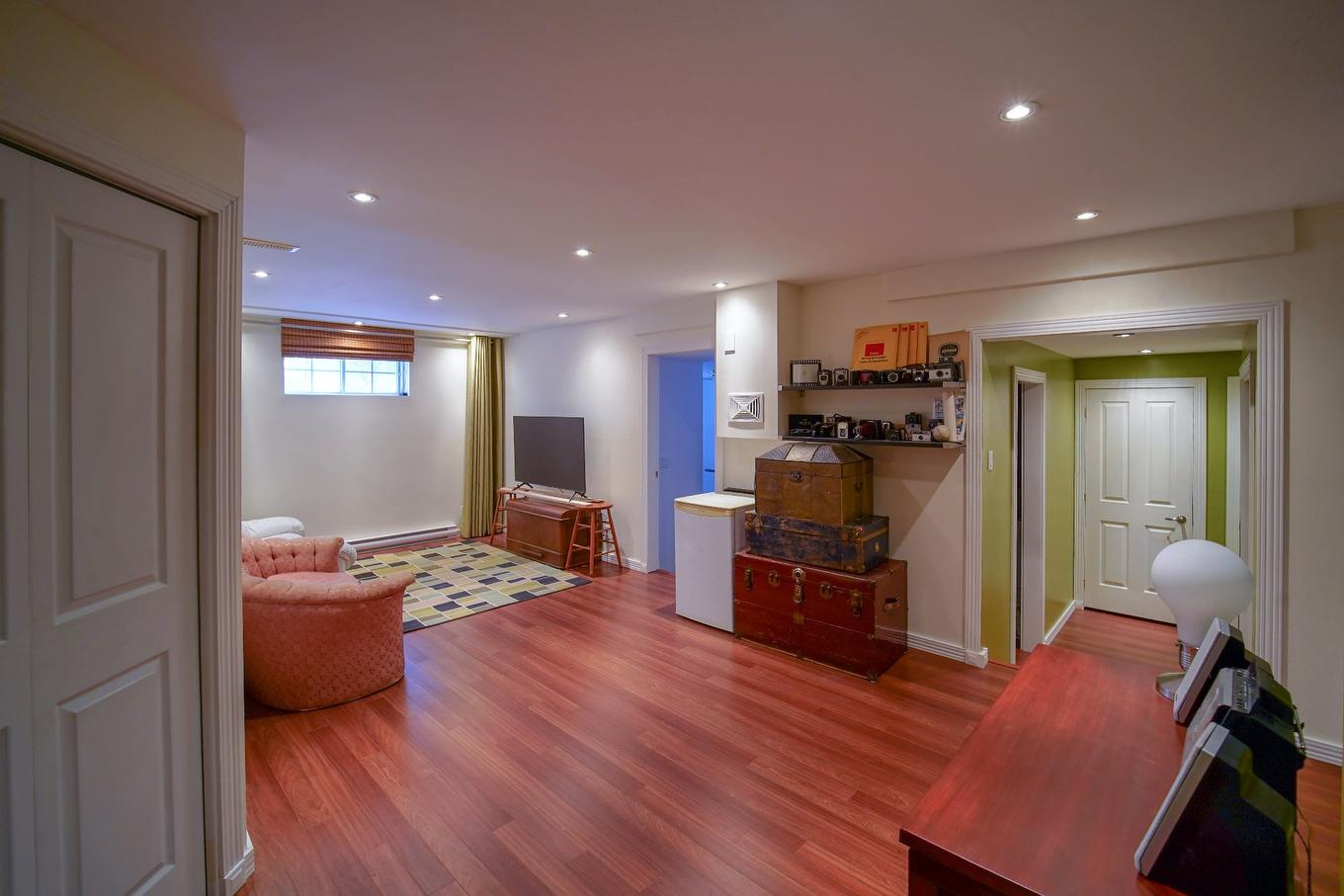 Salle familiale - 10625 Boul. Des Mille-Îles, Laval (Saint-François), QC - Indoor