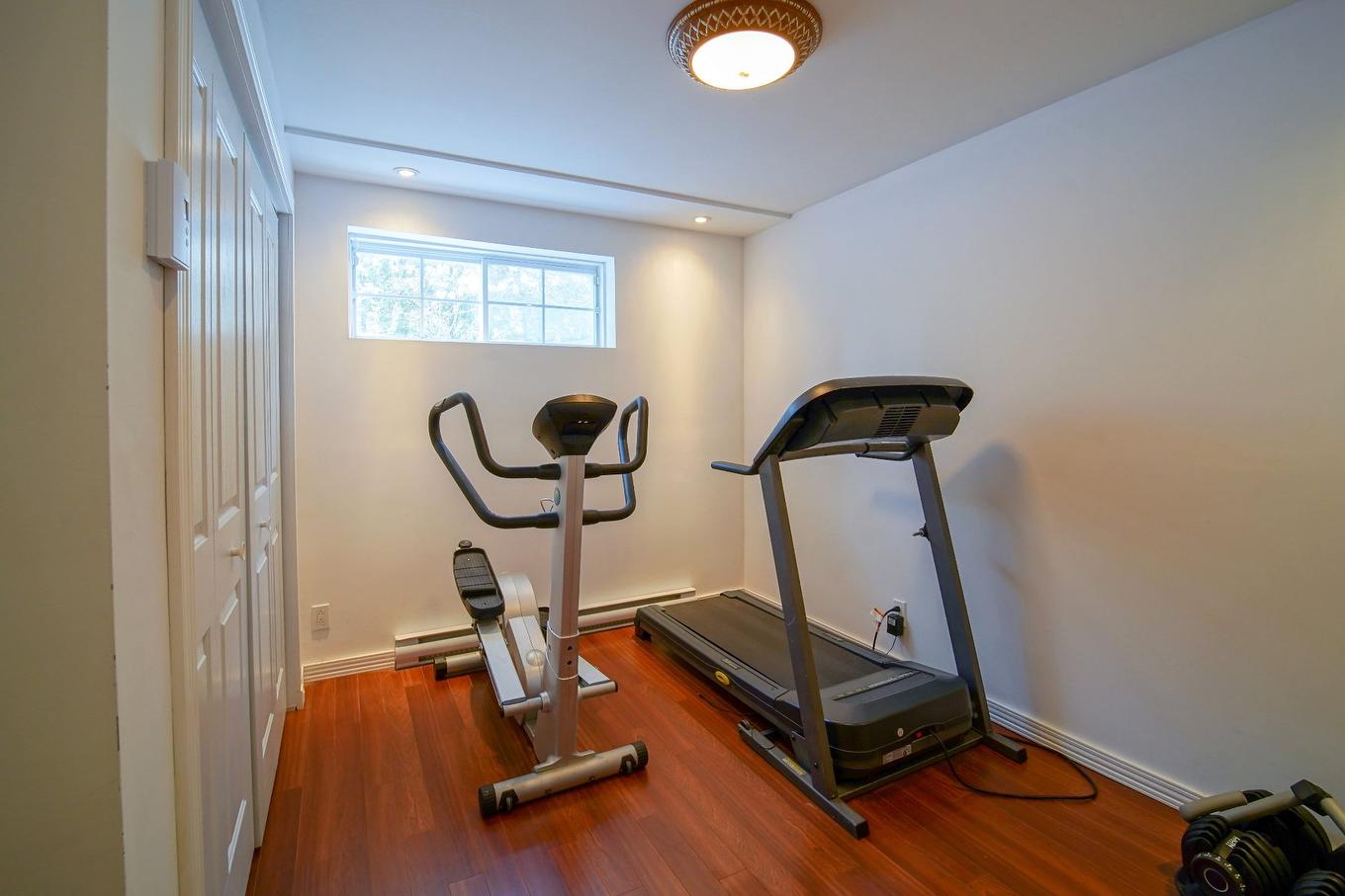 Chambre à coucher - 10625 Boul. Des Mille-Îles, Laval (Saint-François), QC - Indoor Photo Showing Gym Room