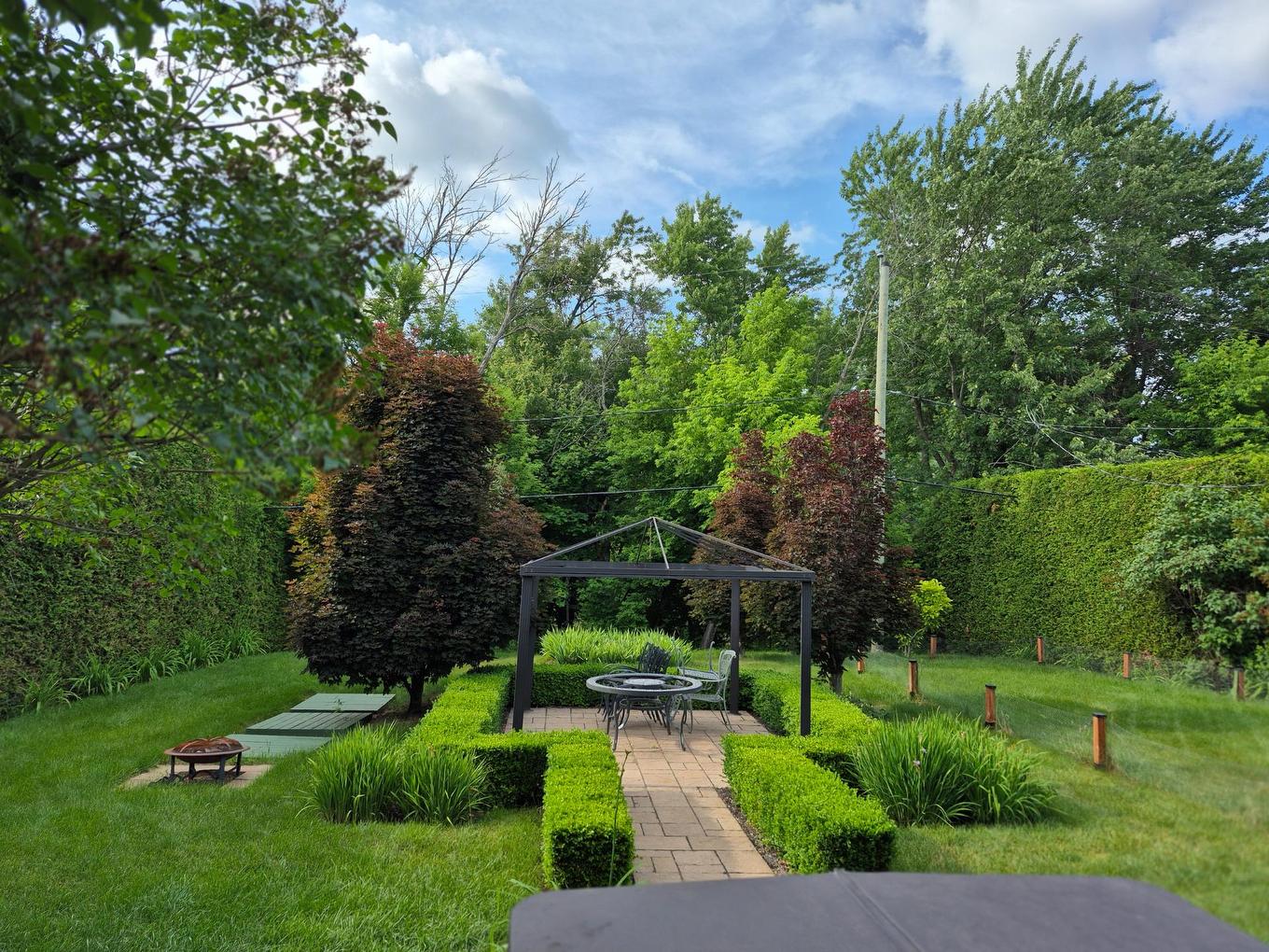 Cour - 10625 Boul. Des Mille-Îles, Laval (Saint-François), QC - Outdoor