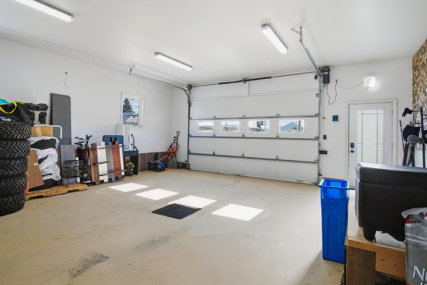 Grange - 25 Rue De Lannion, Gatineau (Masson-Angers), QC - Indoor Photo Showing Garage