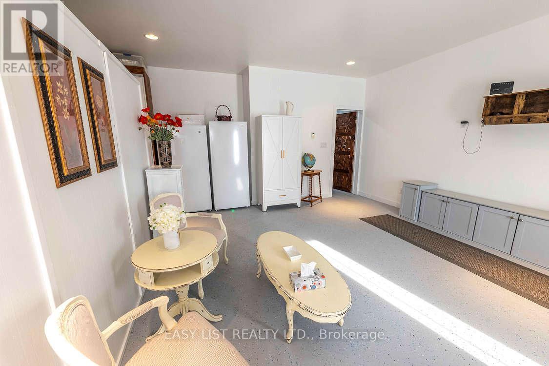 608 Copper Cliff Road, Neebing, ON - Indoor Photo Showing Other Room
