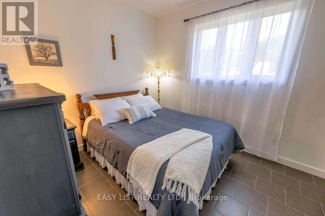 608 Copper Cliff Road, Neebing, ON - Indoor Photo Showing Bedroom
