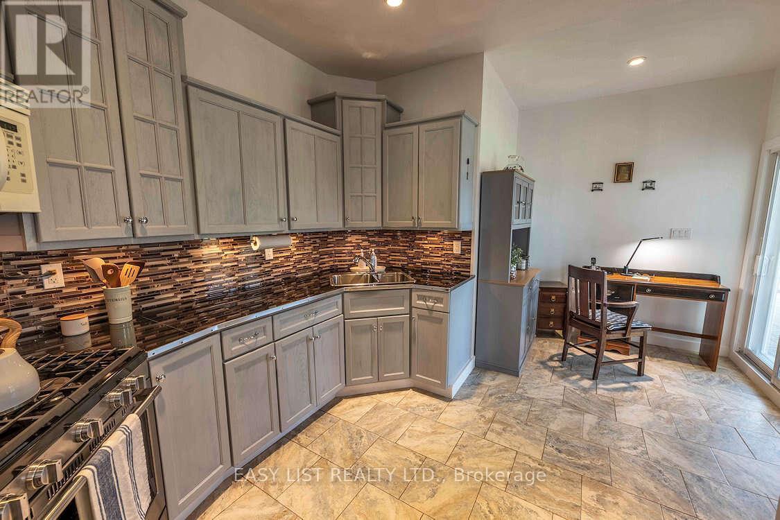 608 Copper Cliff Road, Neebing, ON - Indoor Photo Showing Kitchen