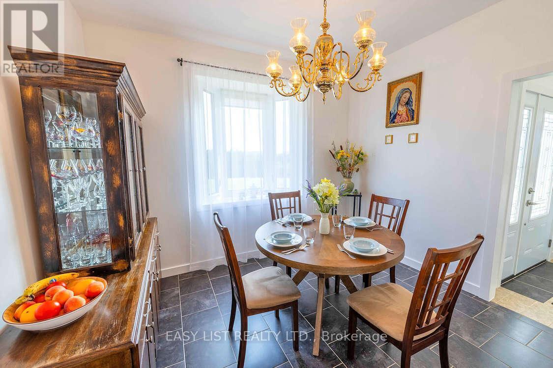 608 Copper Cliff Road, Neebing, ON - Indoor Photo Showing Dining Room