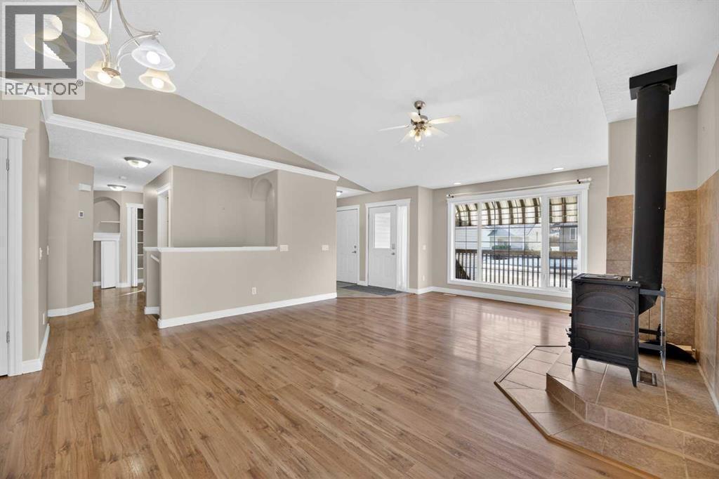 31 Valarosa Drive, Didsbury, AB - Indoor