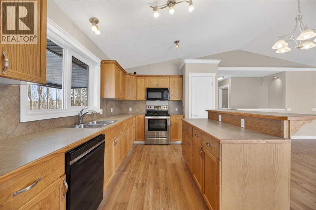 31 Valarosa Drive, Didsbury, AB - Indoor Photo Showing Kitchen With Double Sink