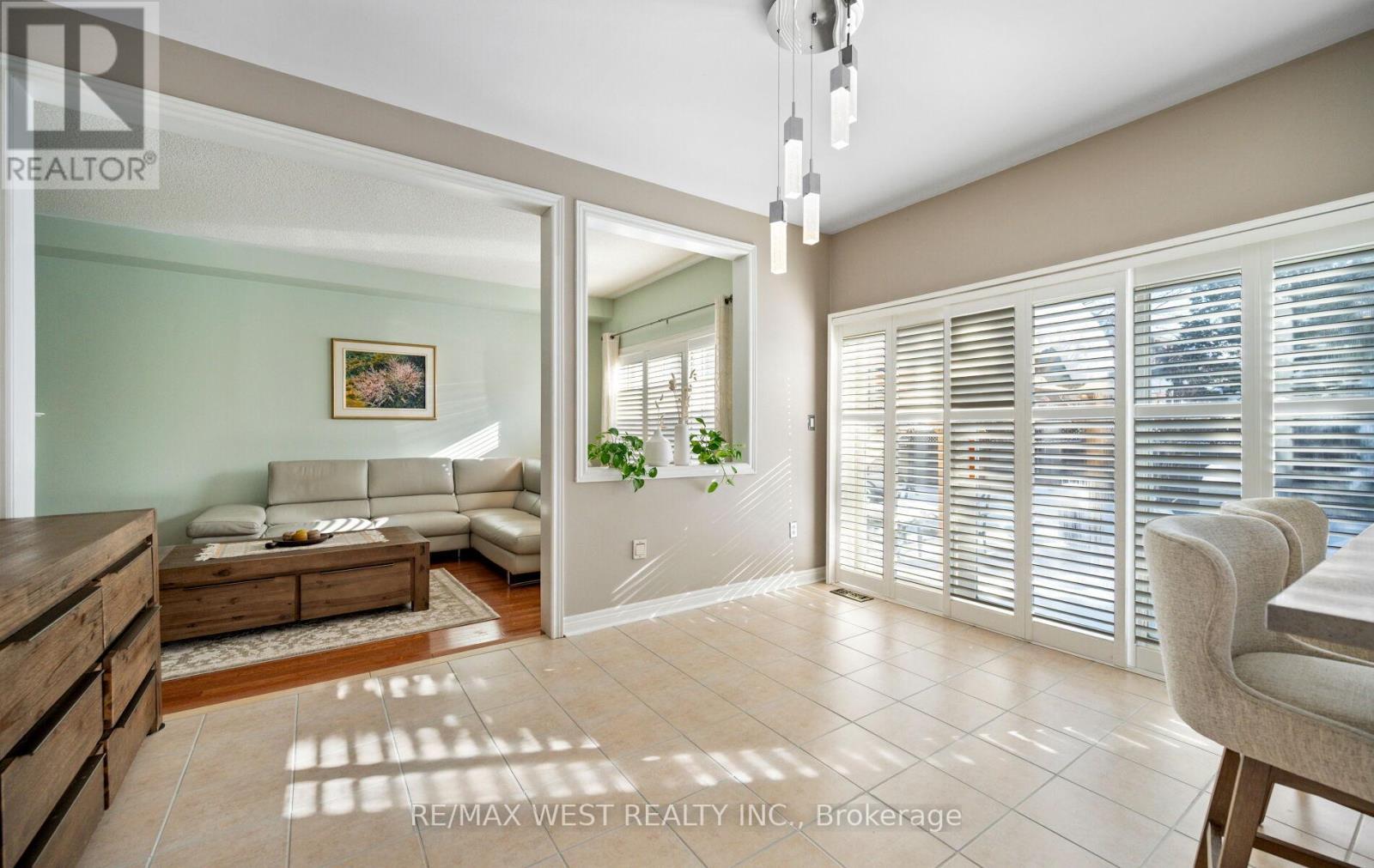 Eat in Kitchen with Walk Out to Yard - 3374 Artesian Drive, Mississauga, ON - Indoor