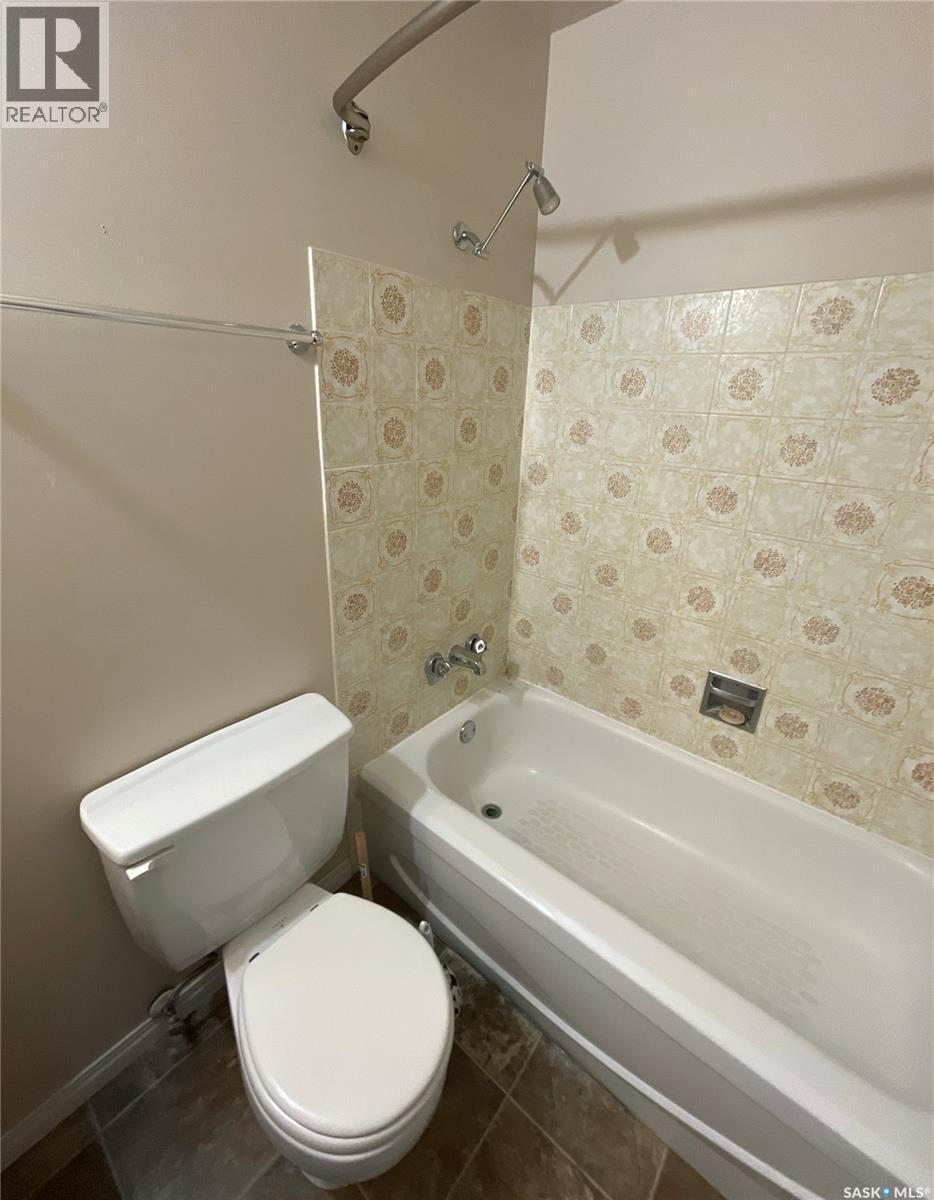 307 1808 Eaglesham Avenue, Weyburn, SK - Indoor Photo Showing Bathroom