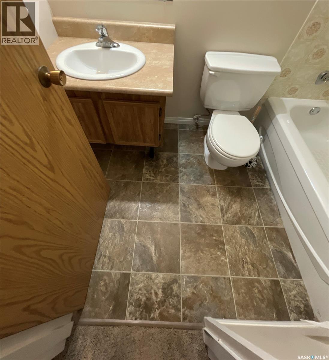 307 1808 Eaglesham Avenue, Weyburn, SK - Indoor Photo Showing Bathroom