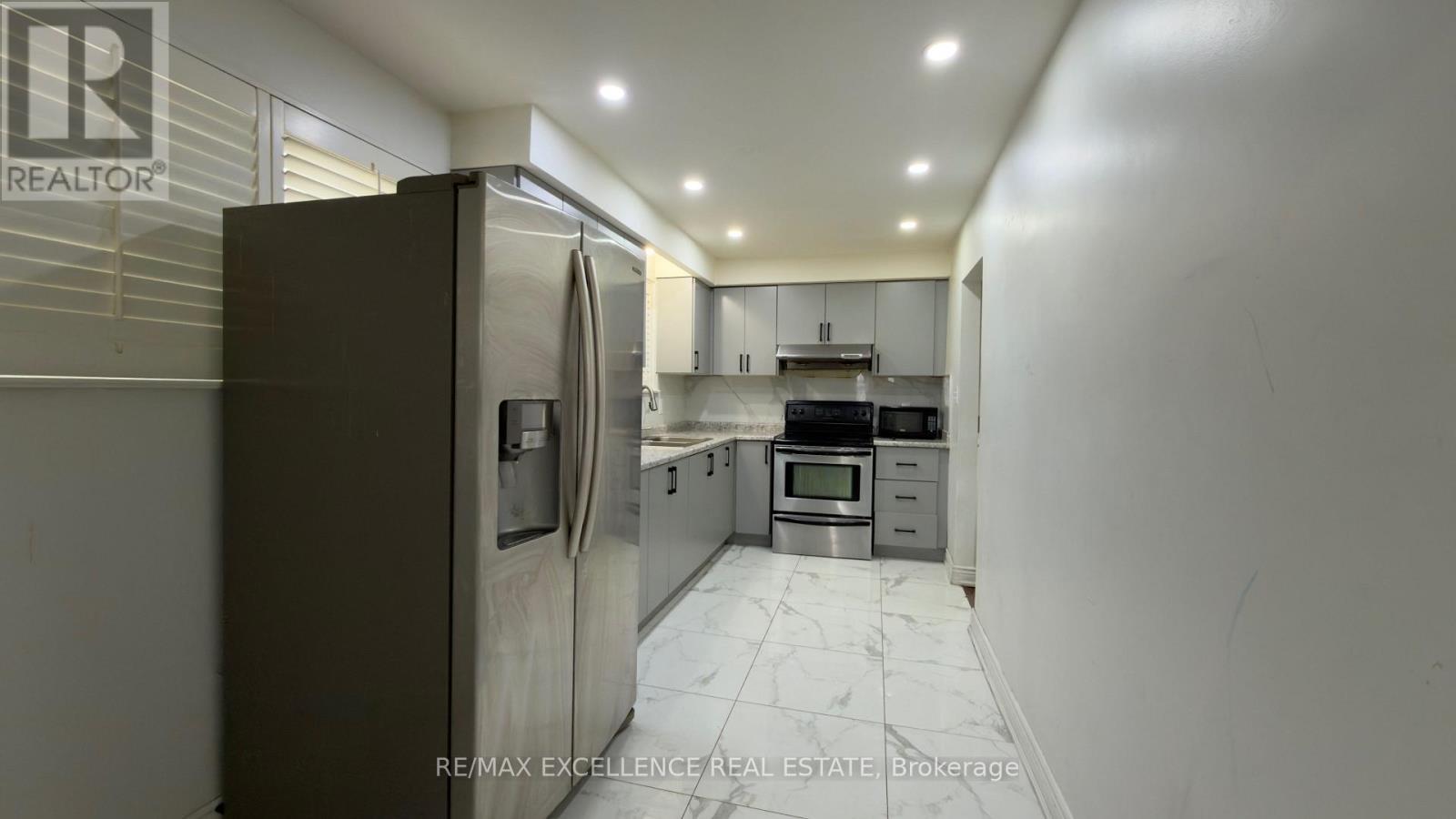 7479 Pickfair Drive, Mississauga, ON - Indoor