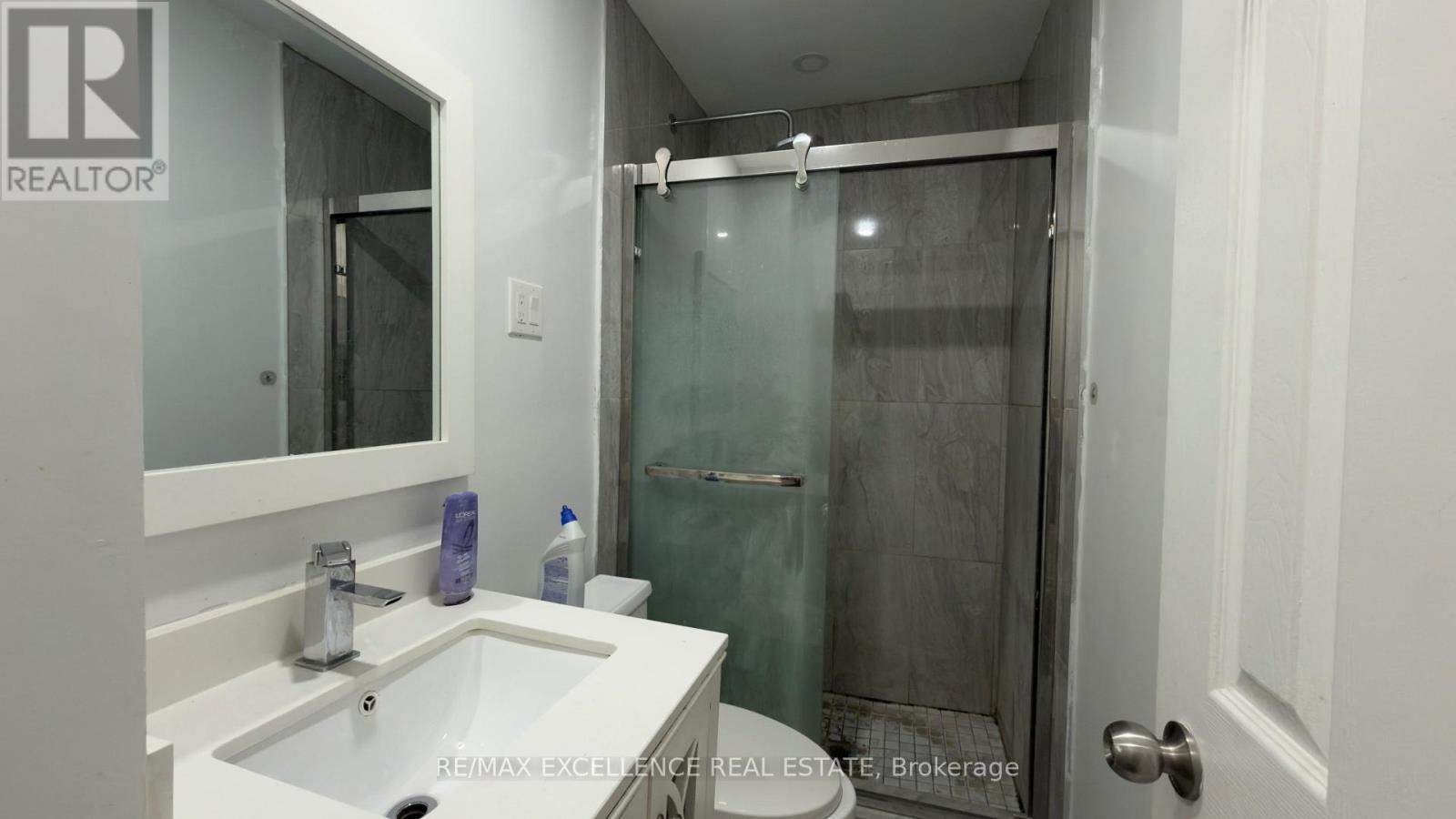 7479 Pickfair Drive, Mississauga, ON - Indoor Photo Showing Bathroom