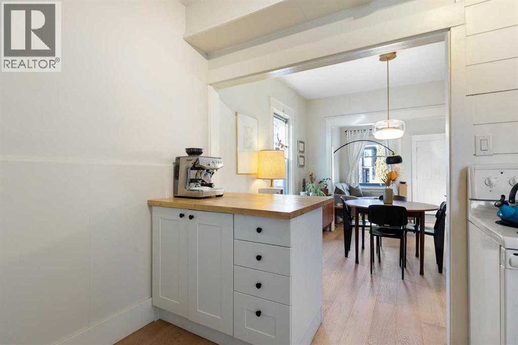 317 18 Avenue Nw, Calgary, AB - Indoor Photo Showing Kitchen