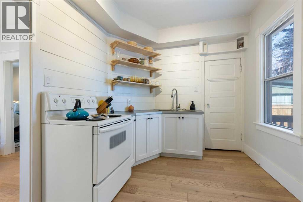 317 18 Avenue Nw, Calgary, AB - Indoor