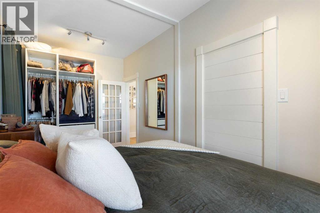 317 18 Avenue Nw, Calgary, AB - Indoor Photo Showing Bedroom