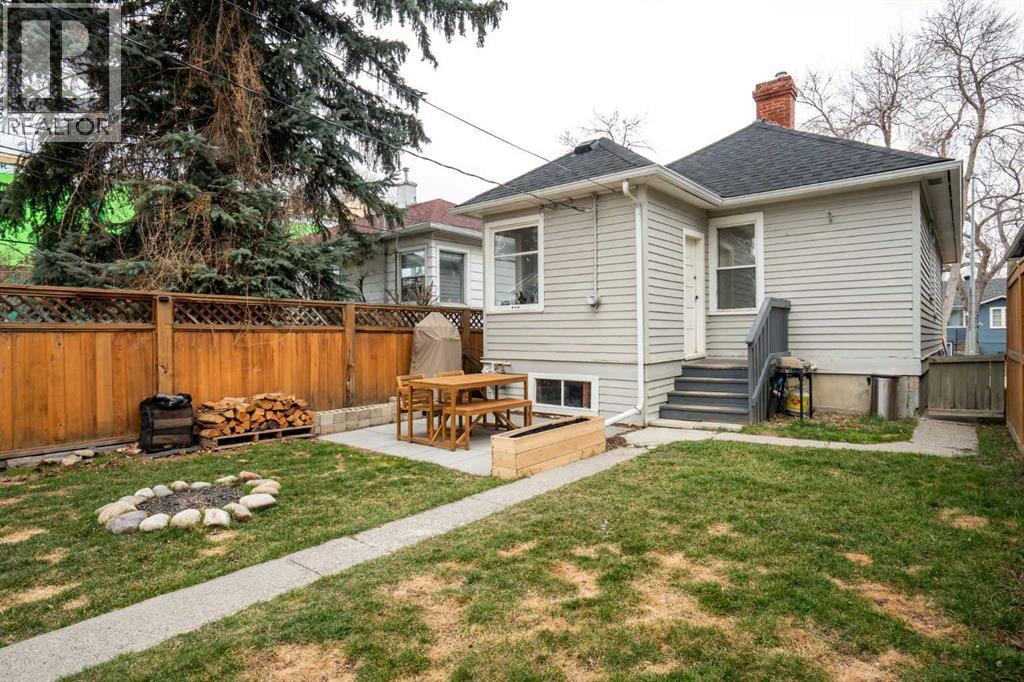 317 18 Avenue Nw, Calgary, AB - Outdoor