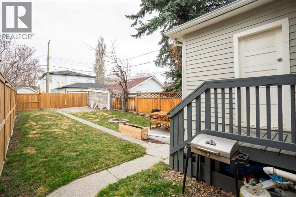 317 18 Avenue Nw, Calgary, AB - Outdoor