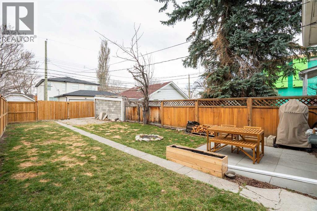 317 18 Avenue Nw, Calgary, AB - Outdoor