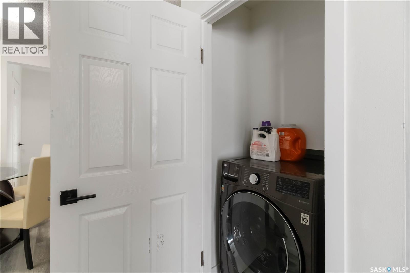 321 Guelph Crescent, Saskatoon, SK - Indoor Photo Showing Laundry Room