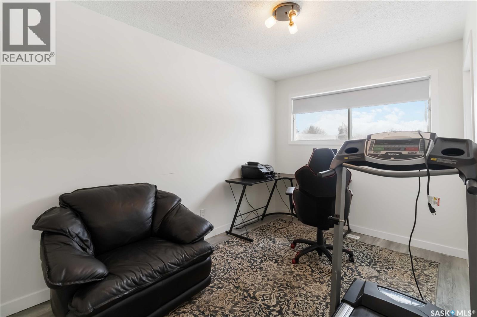 321 Guelph Crescent, Saskatoon, SK - Indoor