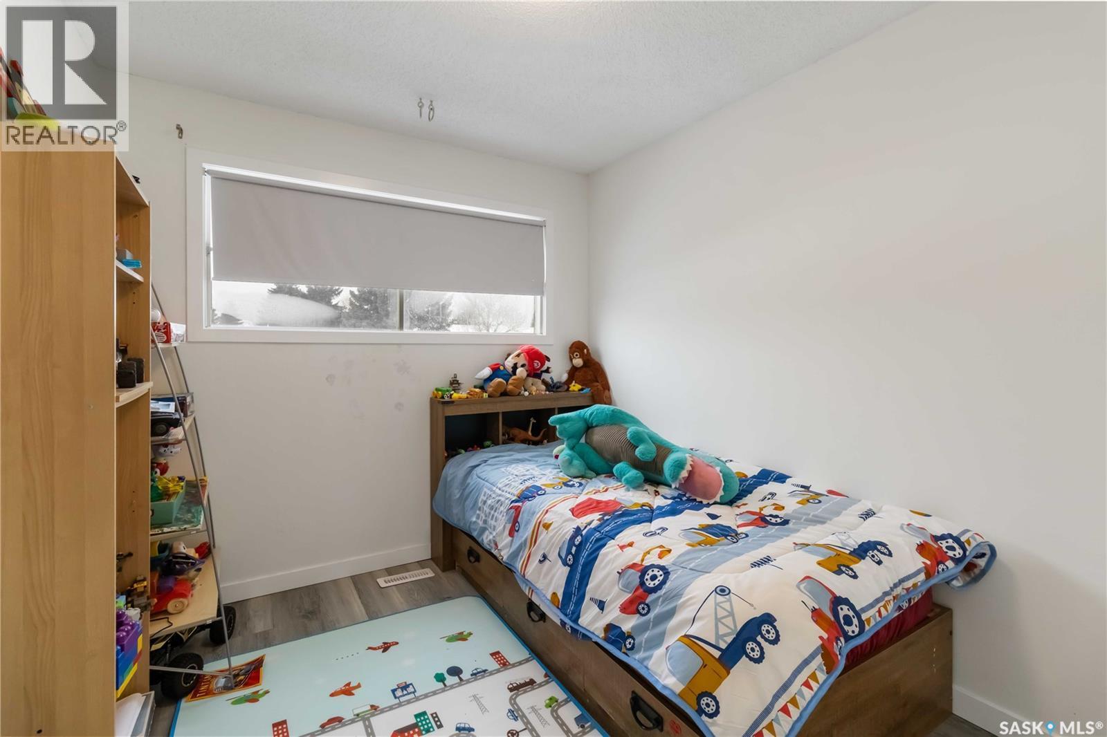 321 Guelph Crescent, Saskatoon, SK - Indoor Photo Showing Bedroom