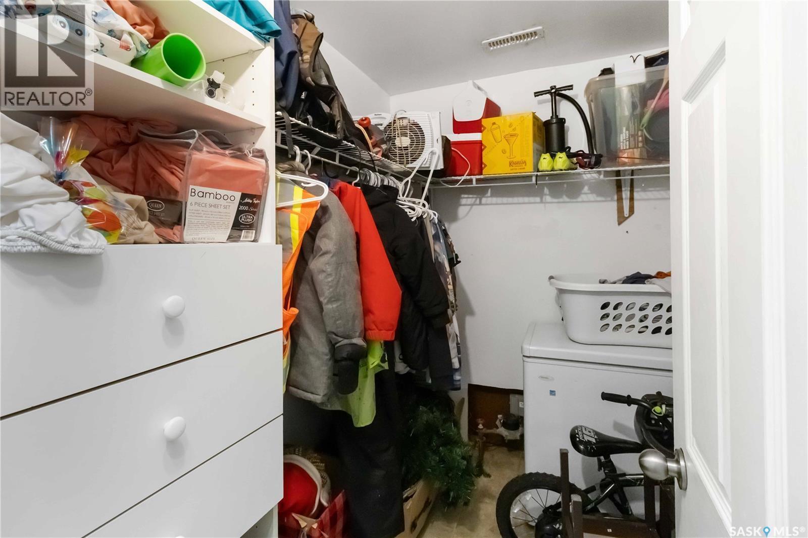 321 Guelph Crescent, Saskatoon, SK - Indoor With Storage