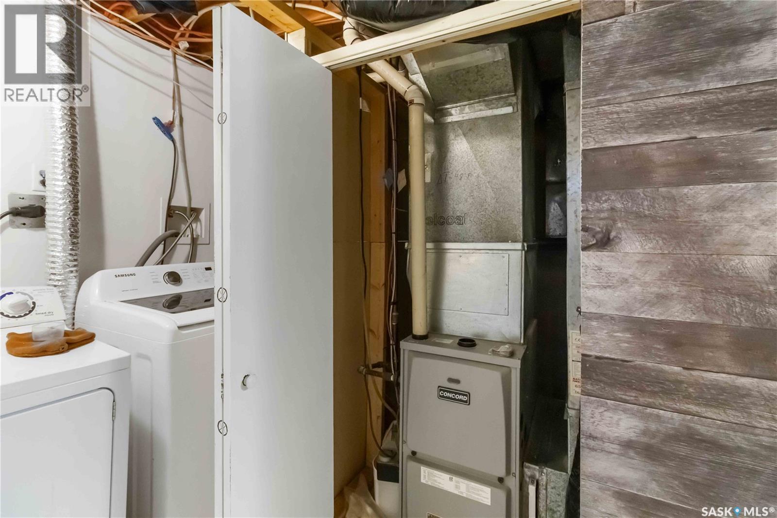 321 Guelph Crescent, Saskatoon, SK - Indoor Photo Showing Laundry Room