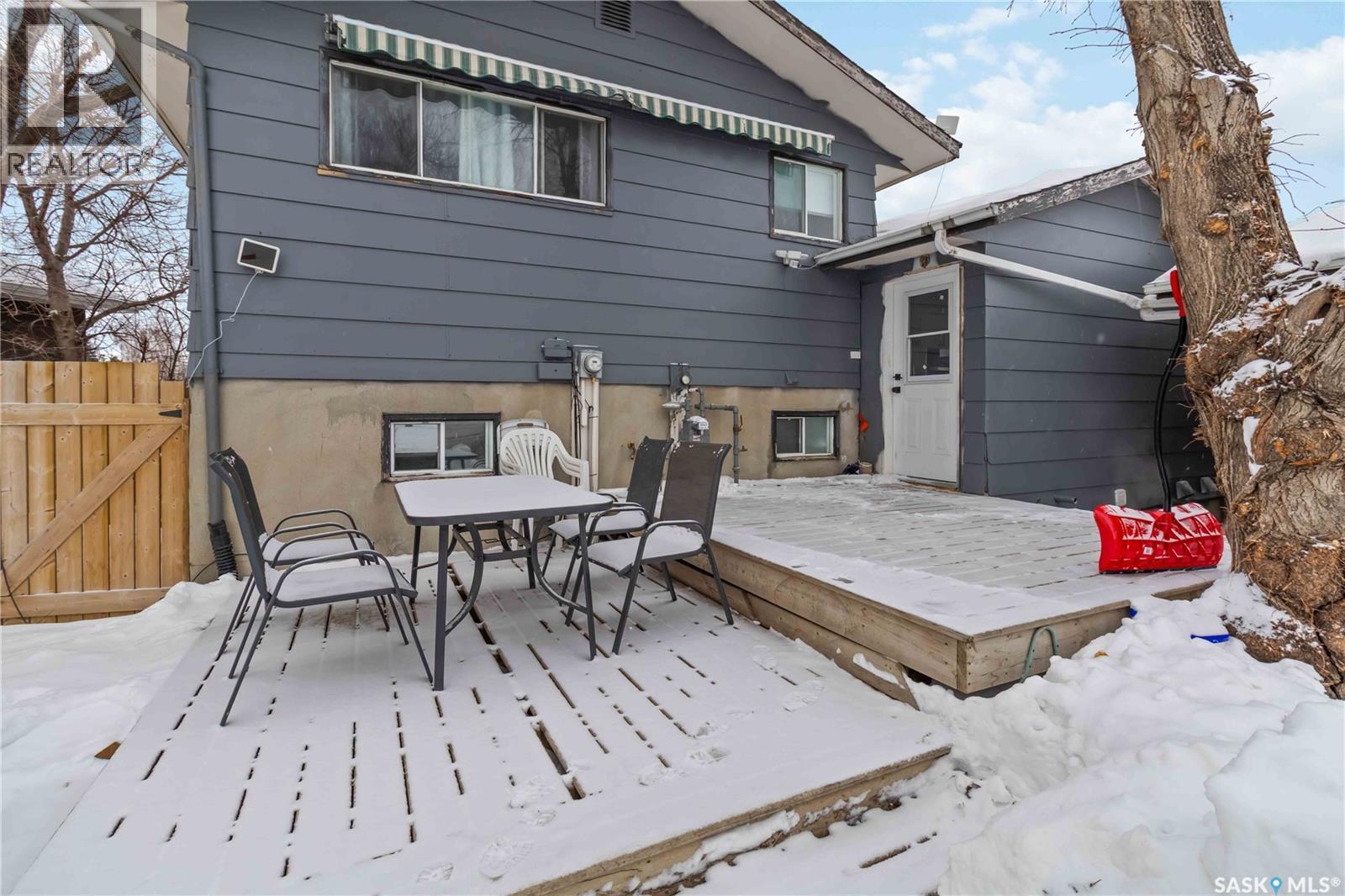 321 Guelph Crescent, Saskatoon, SK - Outdoor With Exterior