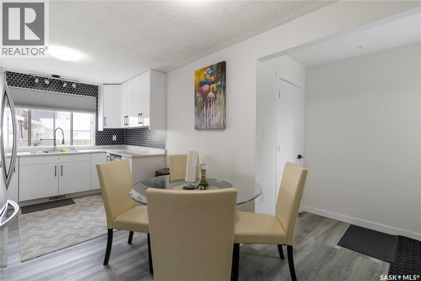 321 Guelph Crescent, Saskatoon, SK - Indoor Photo Showing Dining Room