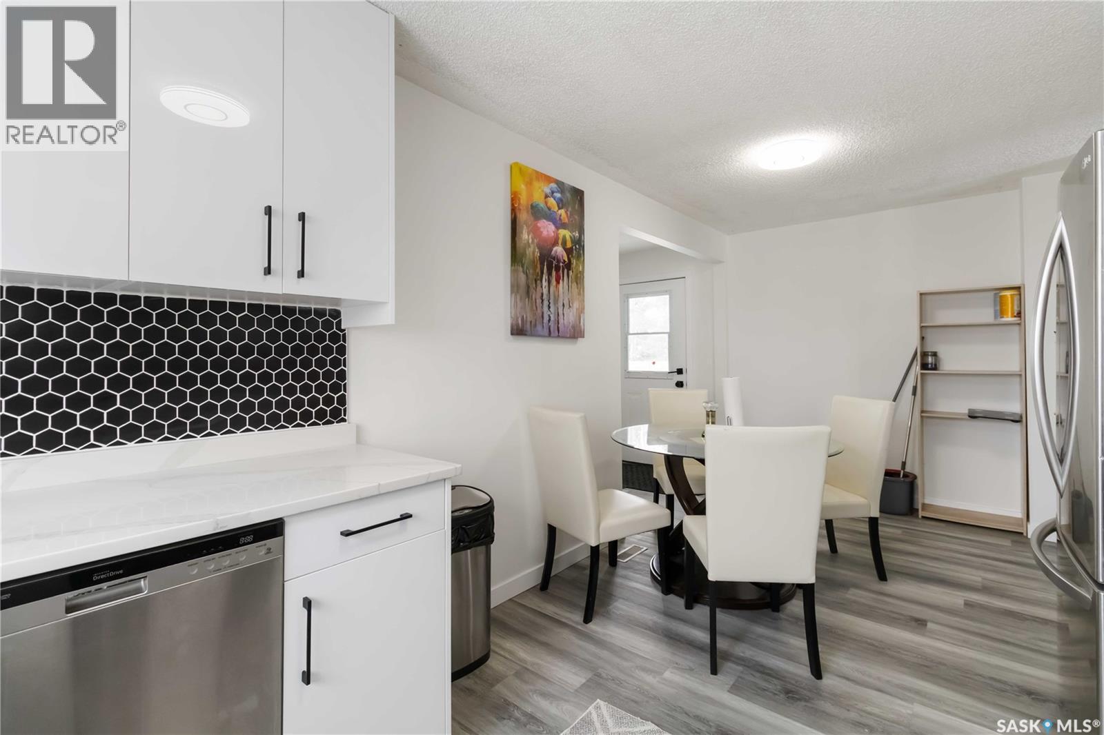 321 Guelph Crescent, Saskatoon, SK - Indoor Photo Showing Dining Room