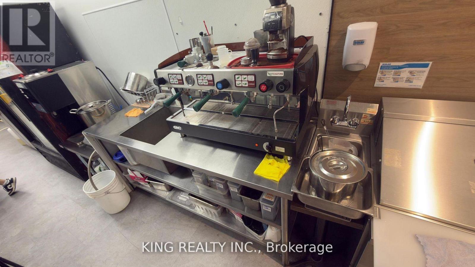 966 Dundas Street E, Mississauga, ON