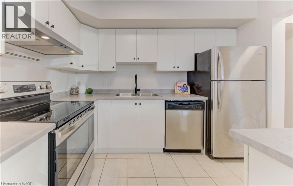 12 Holborn Drive Unit# E33, Kitchener, ON - Indoor Photo Showing Kitchen With Stainless Steel Kitchen