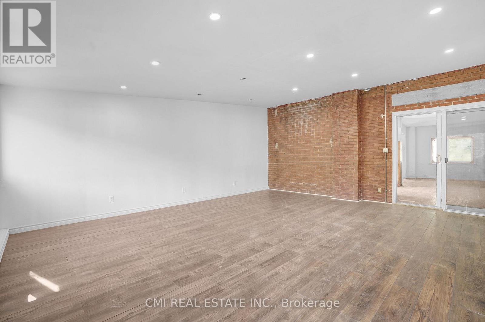 135 Madison Avenue S, Kitchener, ON - Indoor Photo Showing Other Room