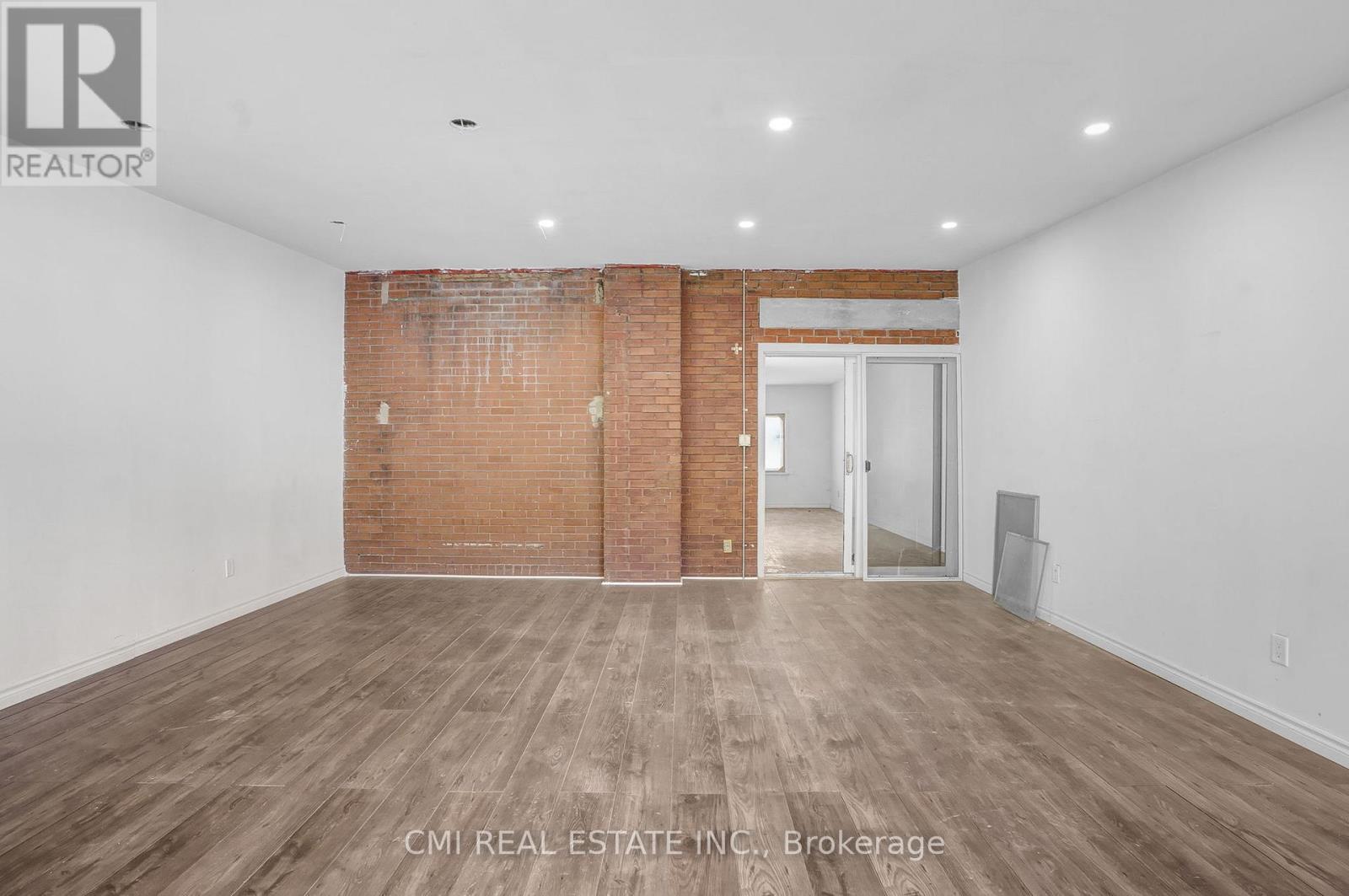 135 Madison Avenue S, Kitchener, ON - Indoor Photo Showing Other Room