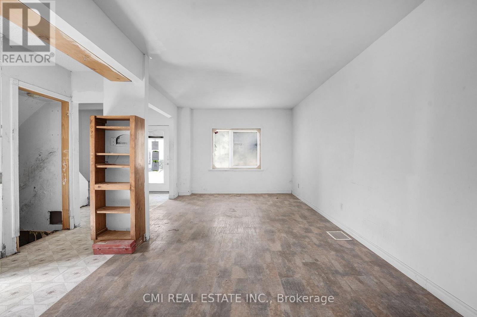 135 Madison Avenue S, Kitchener, ON - Indoor Photo Showing Other Room