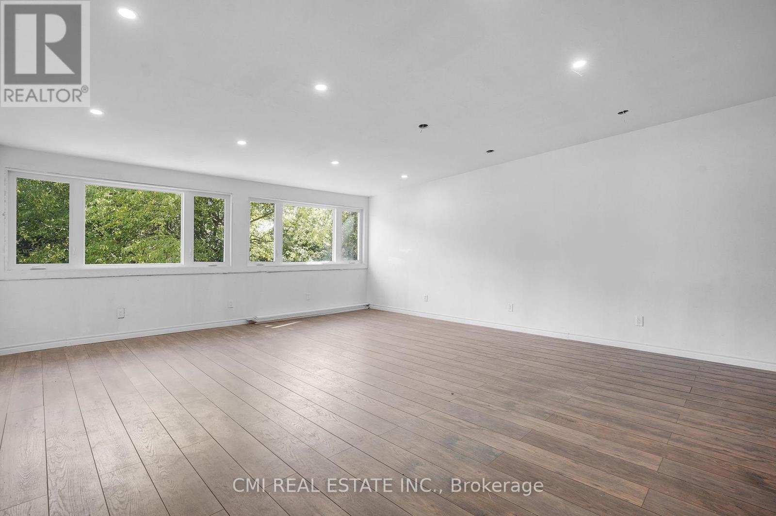 135 Madison Avenue S, Kitchener, ON - Indoor Photo Showing Other Room