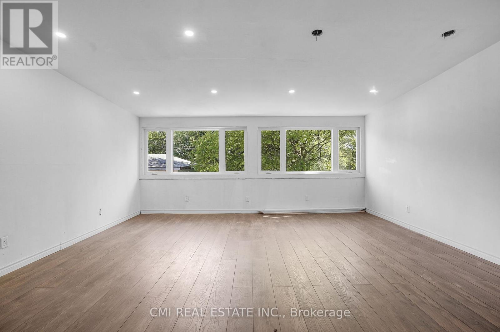 135 Madison Avenue S, Kitchener, ON - Indoor Photo Showing Other Room