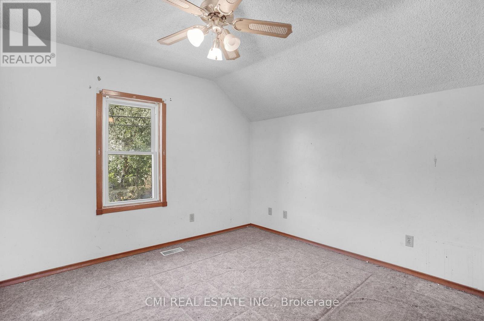 135 Madison Avenue S, Kitchener, ON - Indoor Photo Showing Other Room