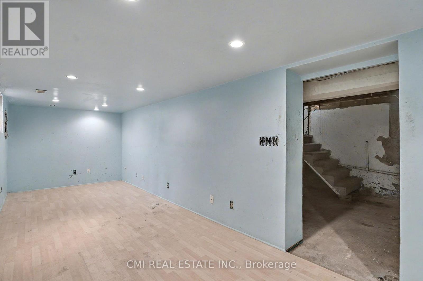 135 Madison Avenue S, Kitchener, ON - Indoor