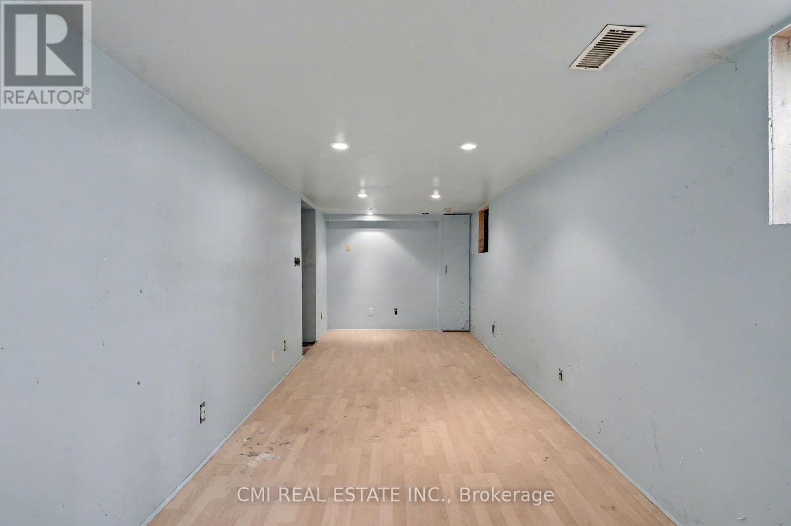 135 Madison Avenue S, Kitchener, ON - Indoor Photo Showing Other Room