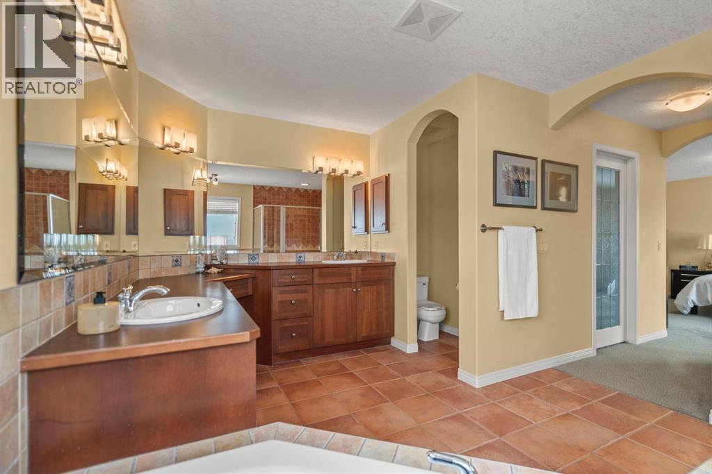 153 Crestridge Way Sw, Calgary, AB - Indoor Photo Showing Bathroom