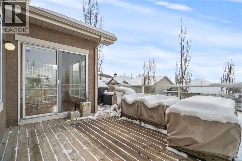 153 Crestridge Way Sw, Calgary, AB - Outdoor