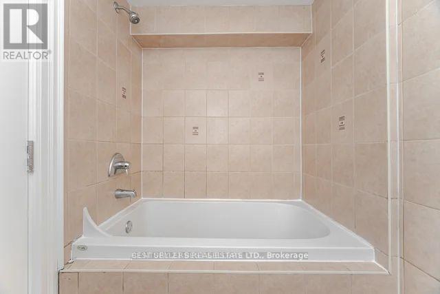 1595 Calverton Court, Mississauga, ON - Indoor Photo Showing Bathroom