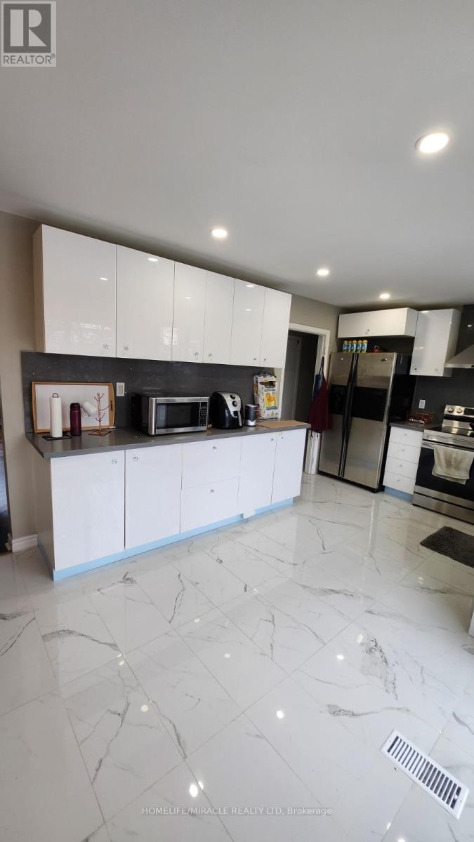 Main - 219 Mcmurchy Avenue, Brampton, ON - Indoor Photo Showing Kitchen
