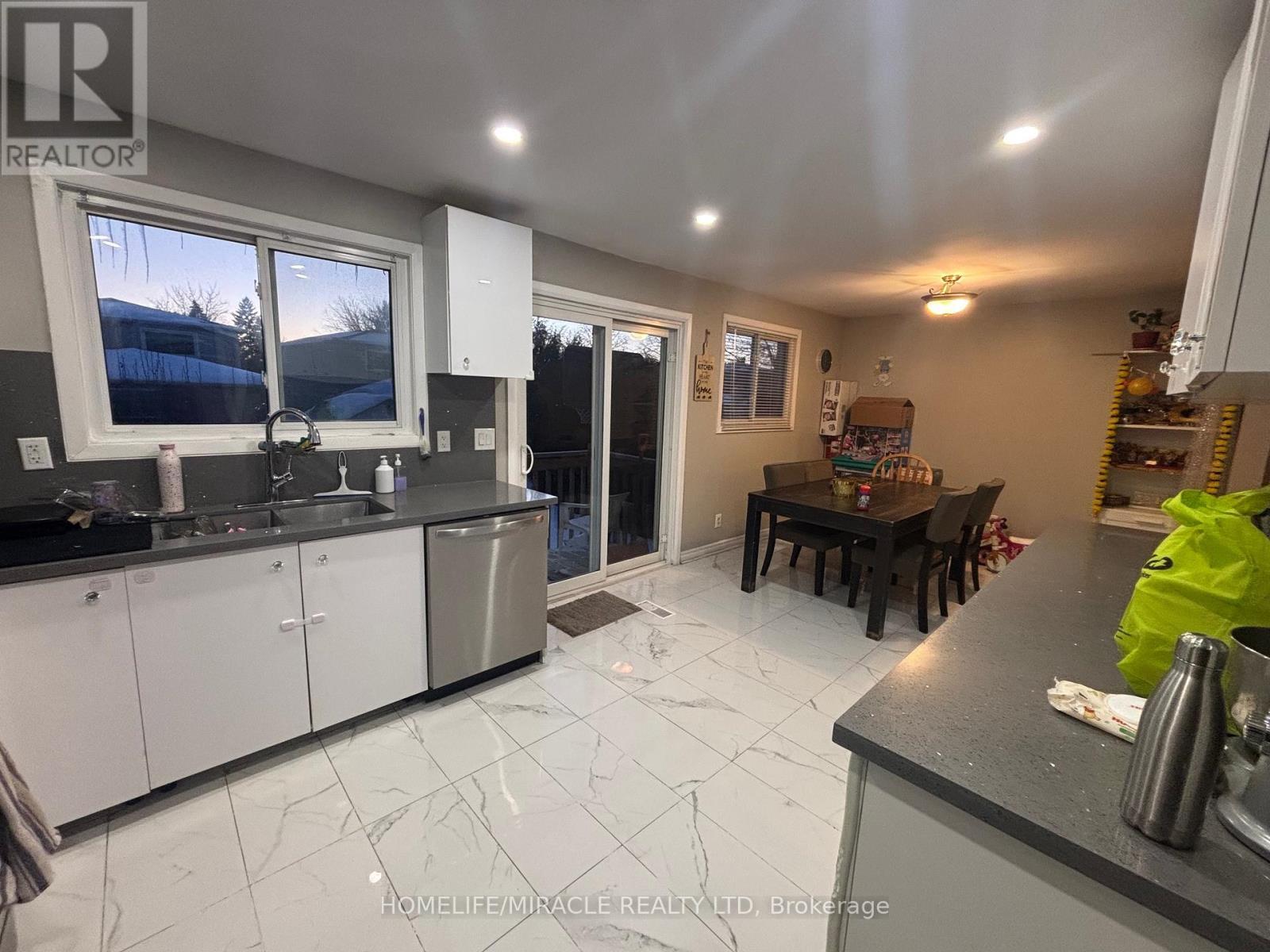 Main - 219 Mcmurchy Avenue, Brampton, ON - Indoor Photo Showing Kitchen